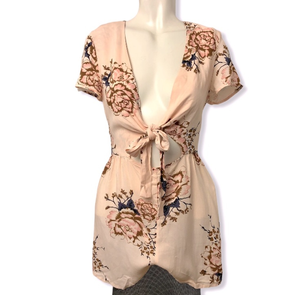 UK2LA Peach Floral Front-Tie Cut-Out Mini Romper Size M